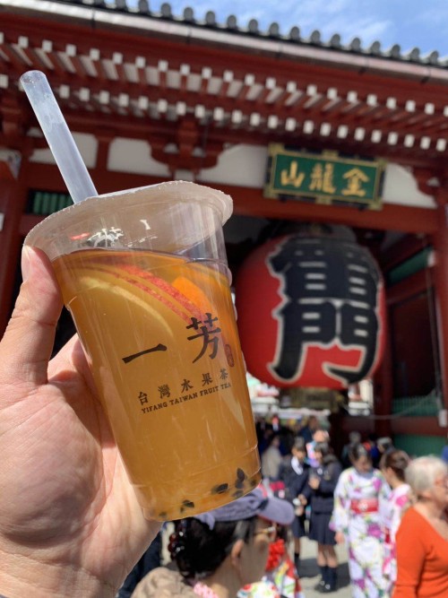 好喝还颜值高，一芳水果茶在海外迅速掀起了一阵复古文艺风