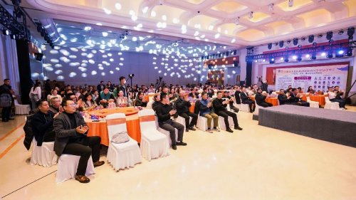 聚力赋能 共襄盛举 聚红盛餐饮集团为江苏同学会年会提供全方位支持